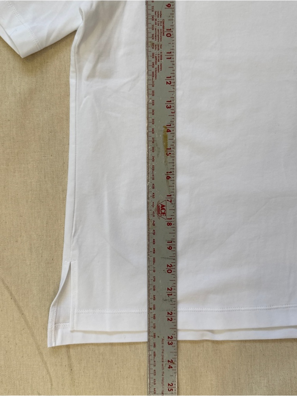 Uniqlo White Short Sleeve Crewneck T-Shirt - Picture 4 of 5